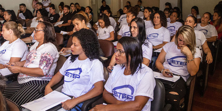 Palestra Procon para alunos do Cetep no auditório do Cealo. Macaé/RJ. Data: 13/11/2018. Foto: Rui Porto Filho